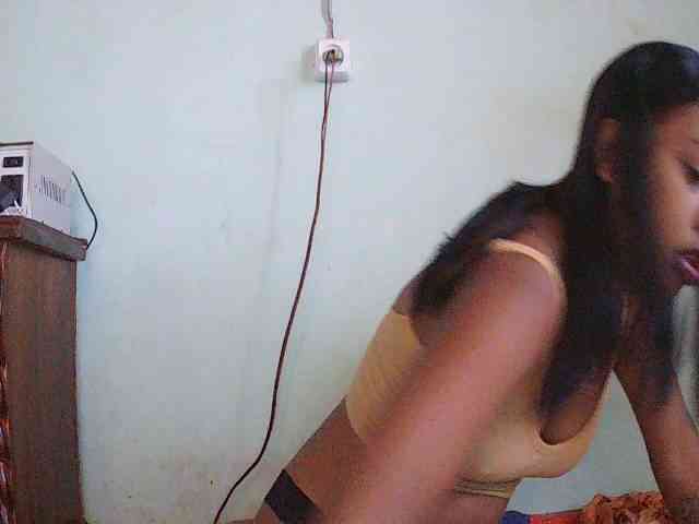 TriciaBella webcam