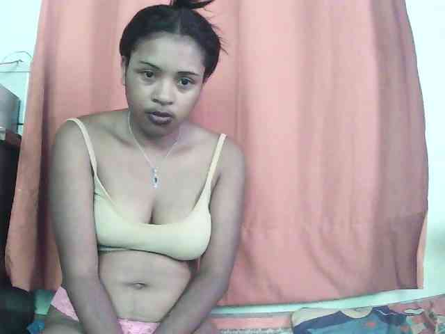 TriciaBella webcam