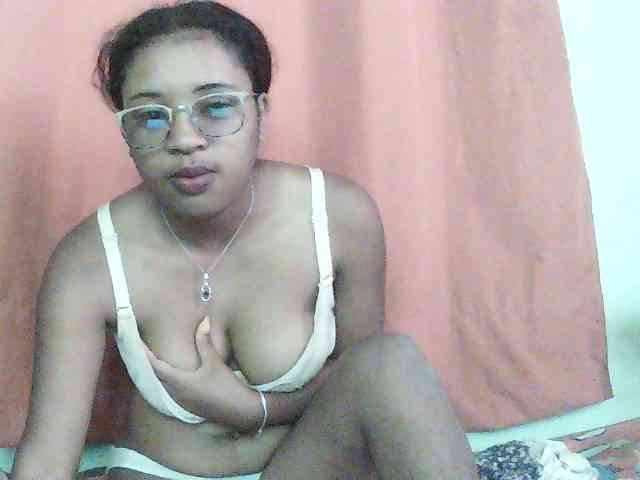 TriciaBella webcam