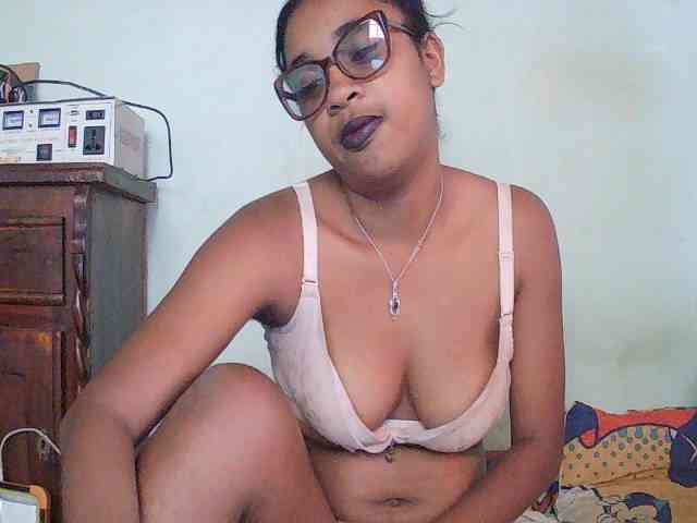 TriciaBella webcam