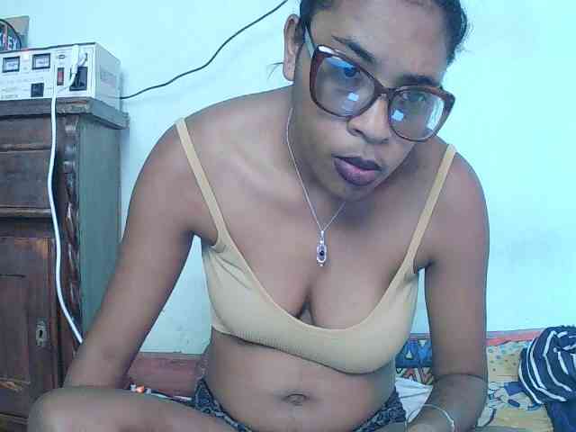 TriciaBella webcam