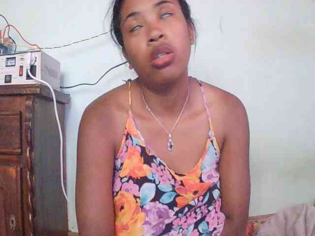 TriciaBella webcam