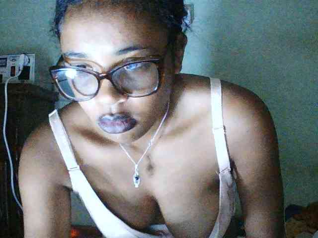 TriciaBella webcam