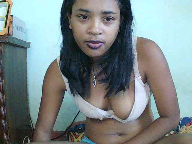 TriciaBella webcam