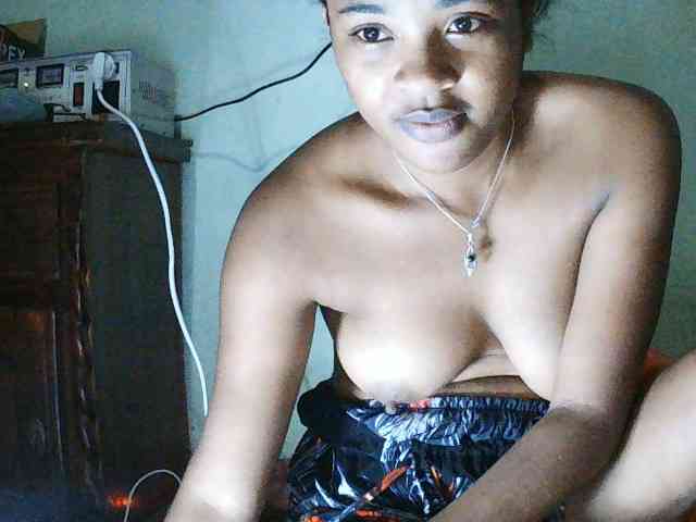 TriciaBella webcam