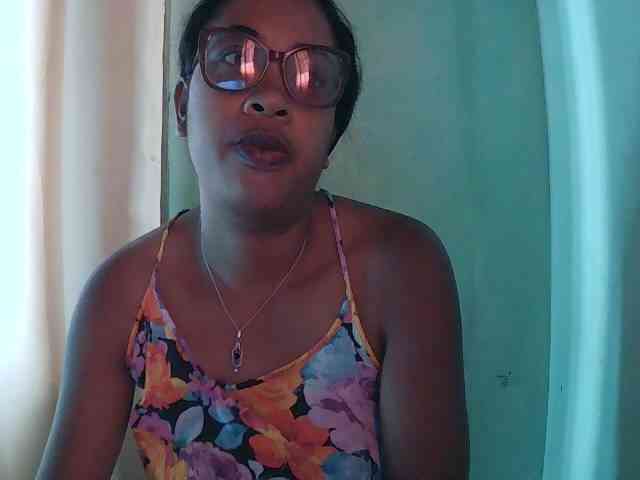 TriciaBella webcam