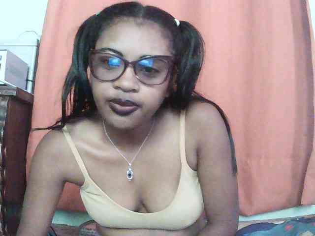 TriciaBella webcam