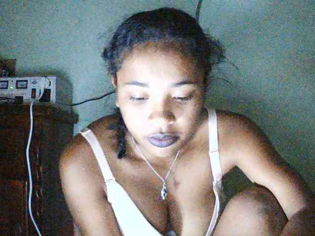 TriciaBella webcam