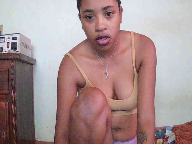 TriciaBella webcam