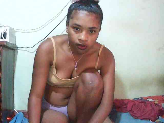 TriciaBella webcam