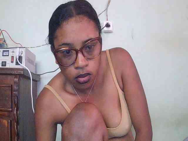 TriciaBella webcam