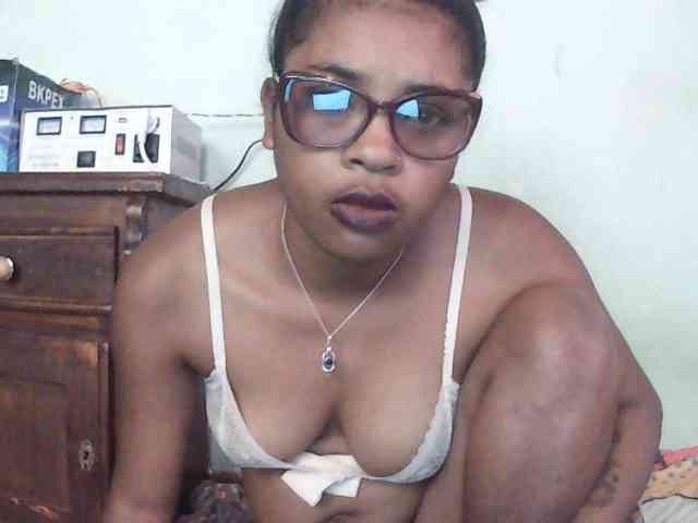 TriciaBella webcam