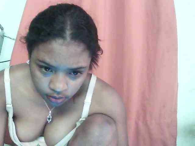 TriciaBella webcam