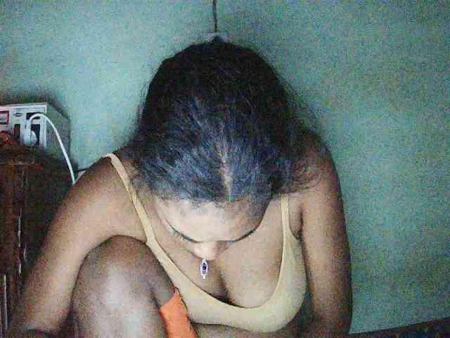 TriciaBella webcam
