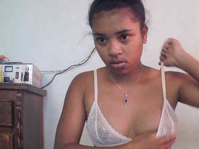 TriciaBella webcam
