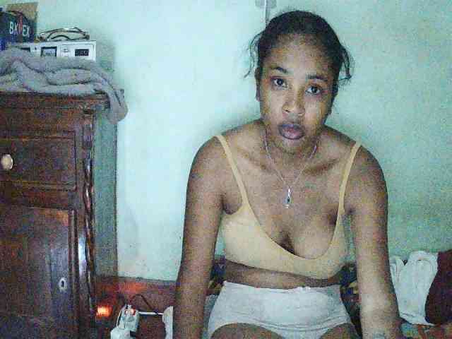 TriciaBella webcam