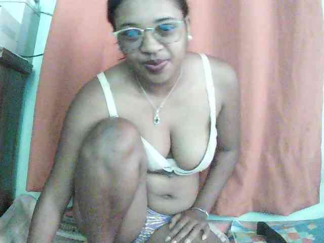 TriciaBella webcam