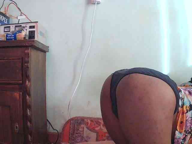 TriciaBella webcam