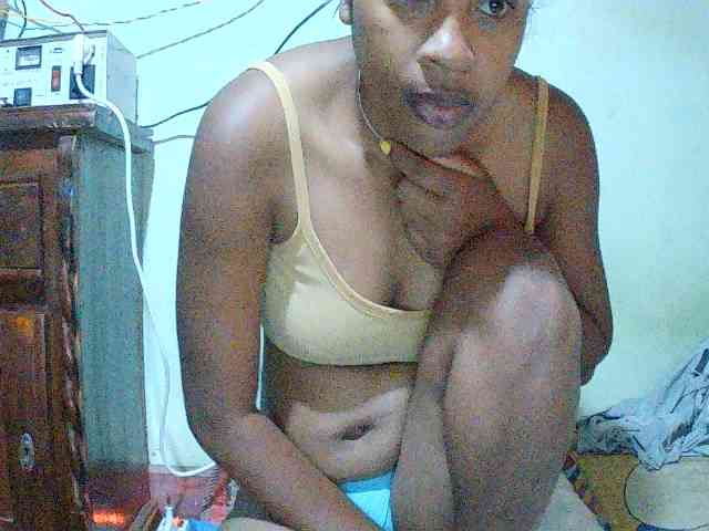 TriciaBella webcam