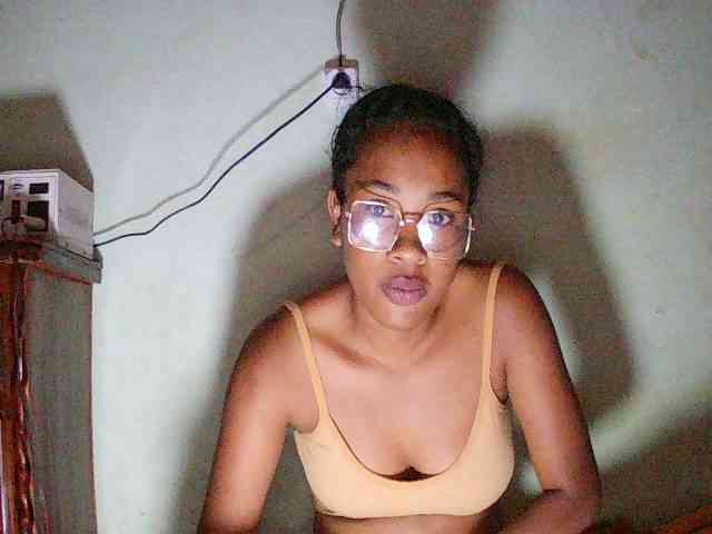 TriciaBella webcam