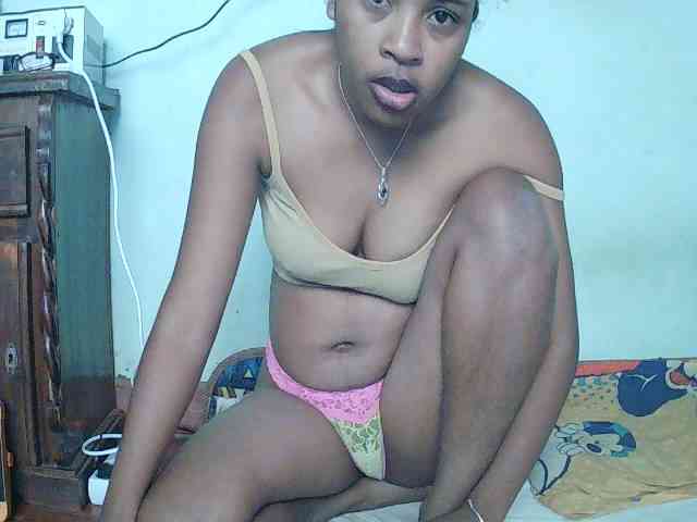TriciaBella webcam