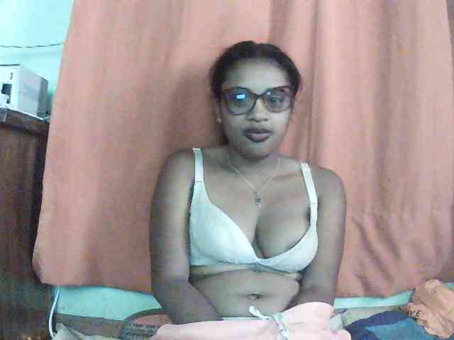 TriciaBella webcam