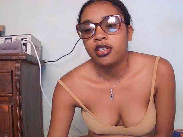 TriciaBella webcam