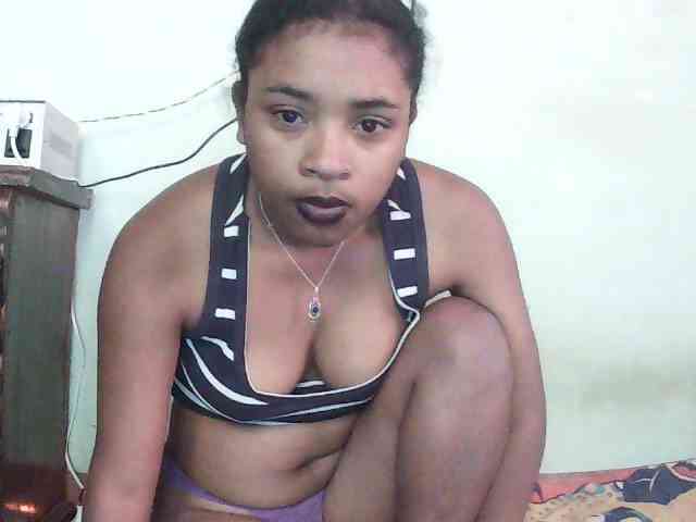 TriciaBella webcam