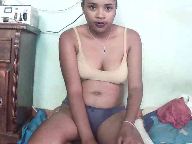 TriciaBella webcam