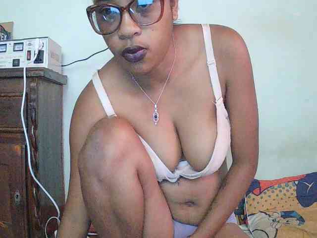 TriciaBella webcam