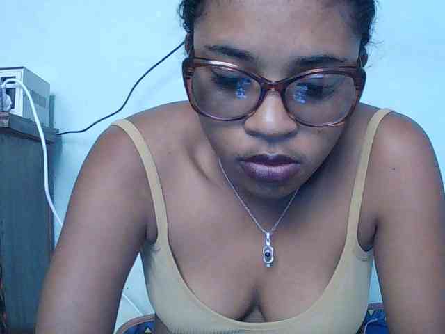 TriciaBella webcam