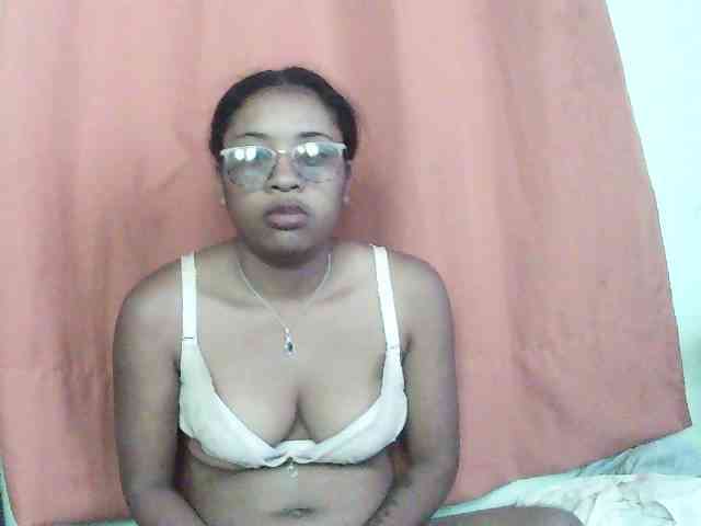 TriciaBella webcam
