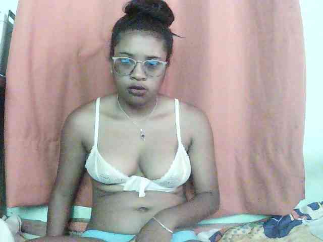 TriciaBella webcam