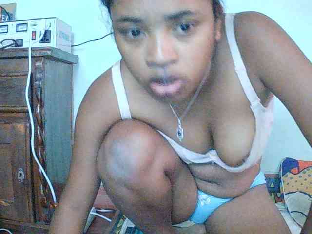 TriciaBella webcam