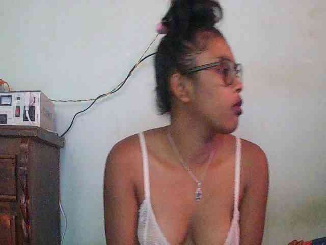 TriciaBella webcam