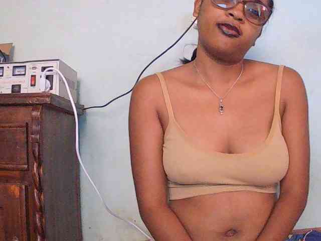 TriciaBella webcam