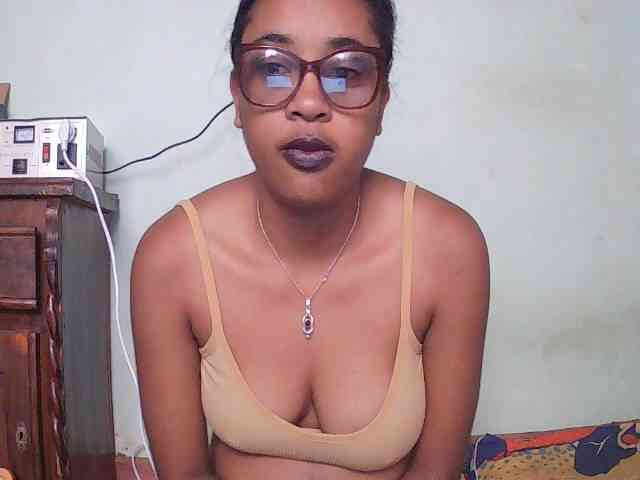 TriciaBella webcam