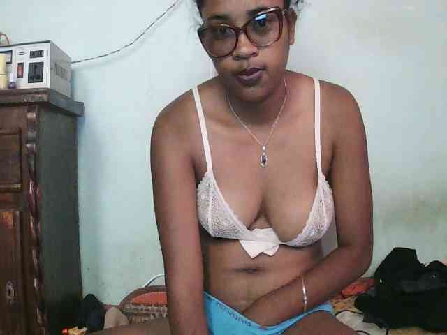 TriciaBella webcam
