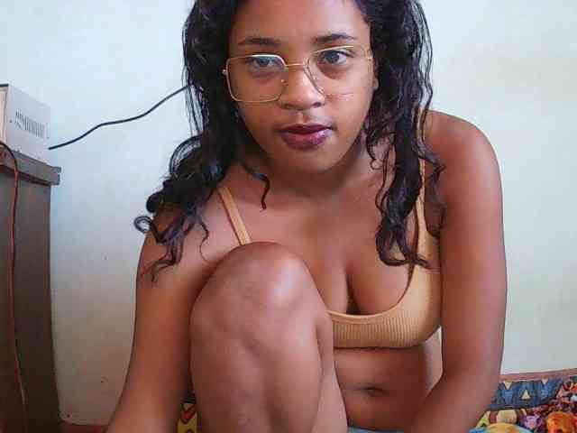 TriciaBella webcam