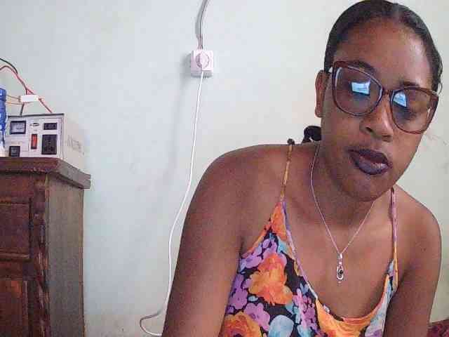 TriciaBella webcam