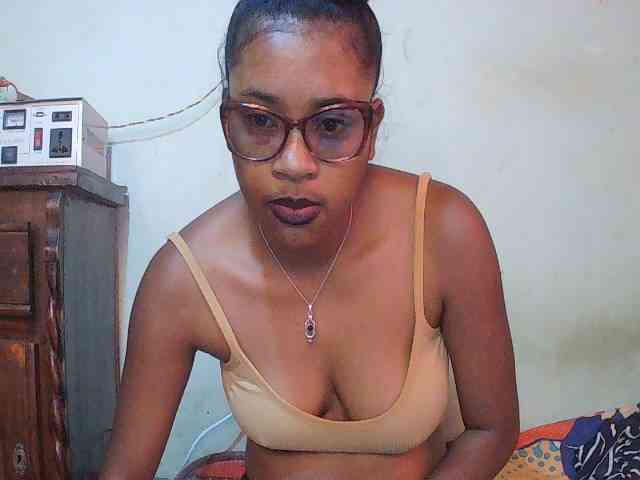 TriciaBella webcam
