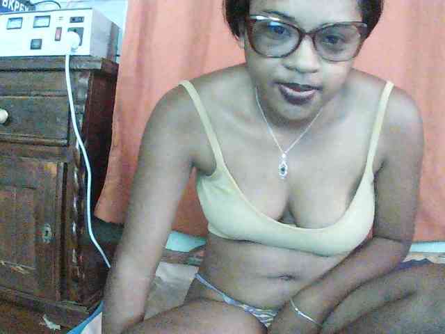 TriciaBella webcam