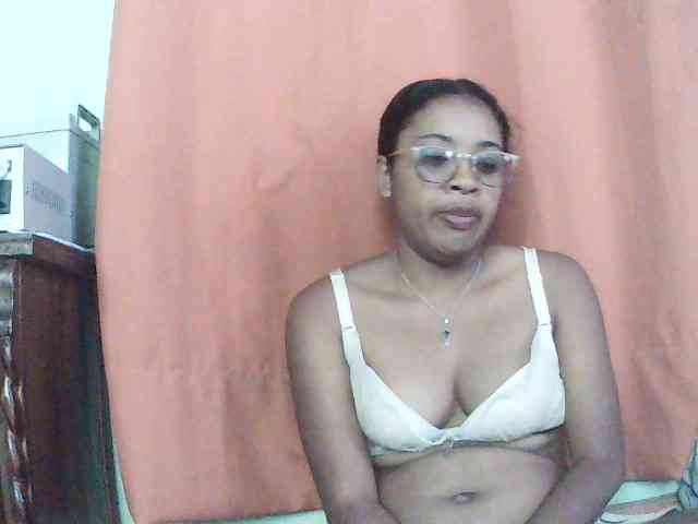 TriciaBella webcam