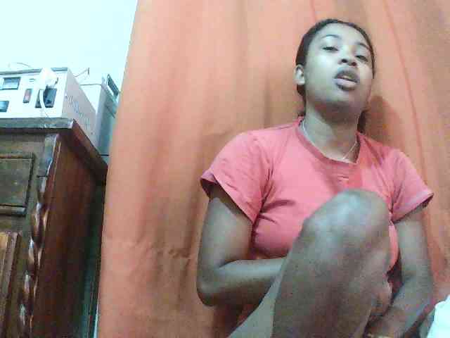 TriciaBella webcam