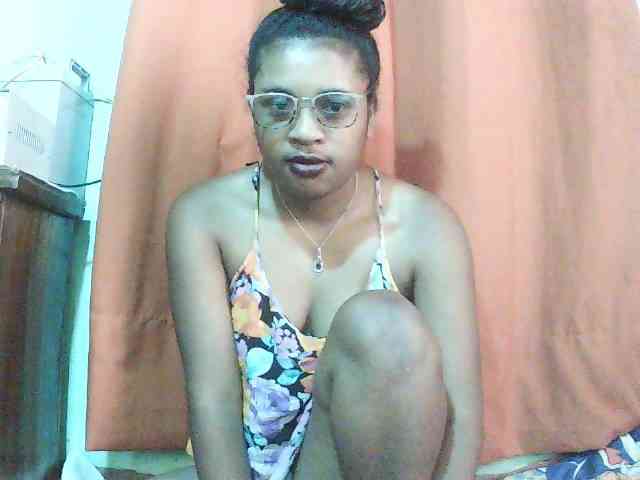 TriciaBella webcam