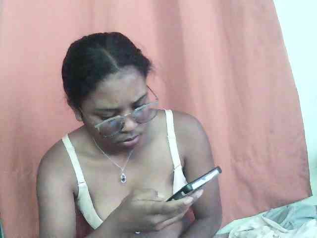 TriciaBella webcam
