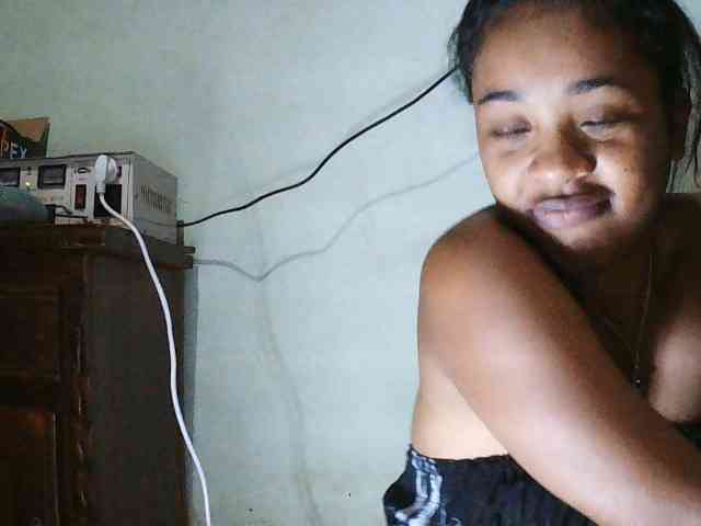 TriciaBella webcam