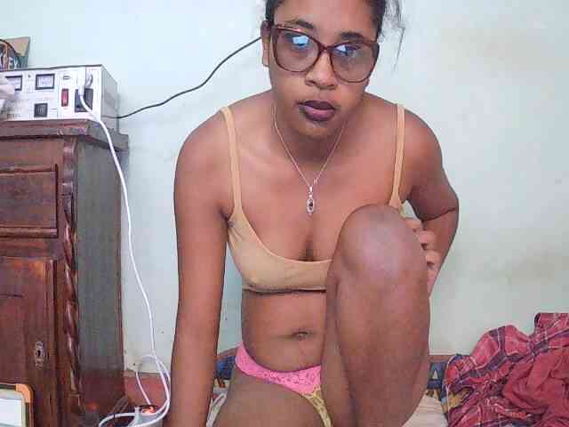 TriciaBella webcam