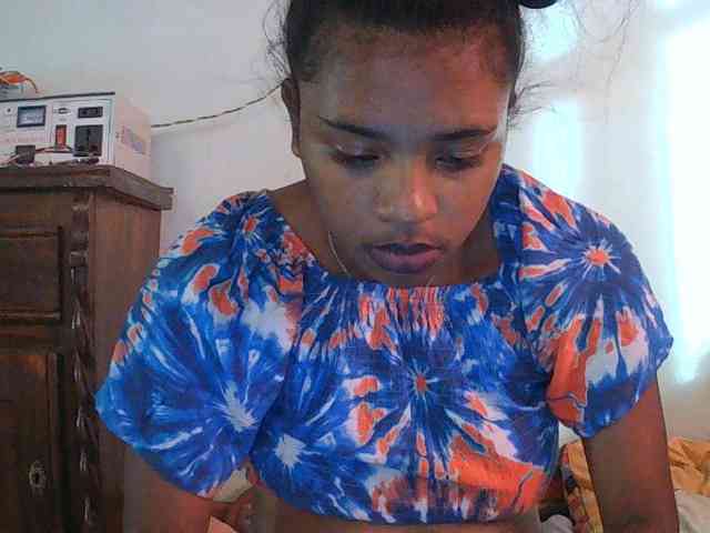 TriciaBella webcam