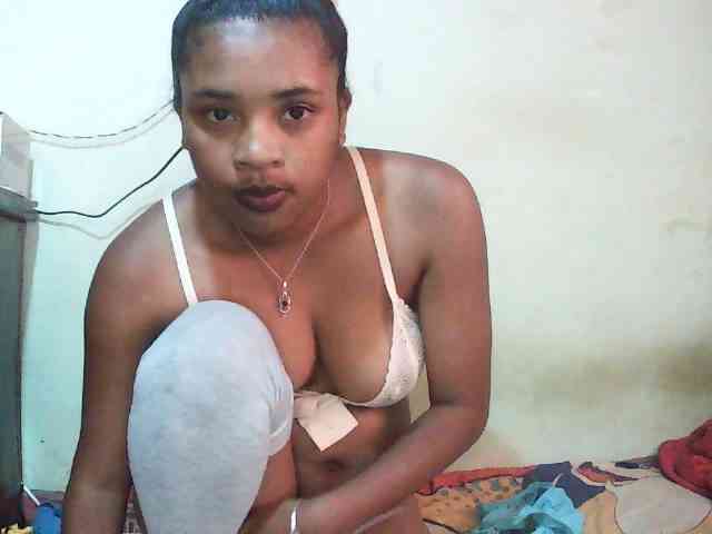 TriciaBella webcam